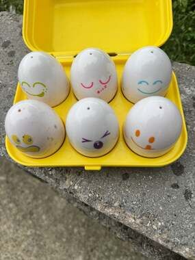 Vintage 1993 Tomy Hide N Squeak Eggs Shape Sorter Toy